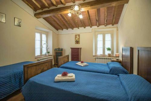 Postel nebo postele na pokoji v ubytování Charming Stone House Near Lucca And Garfagnana