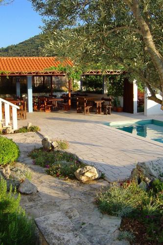 Apartments with swimming pools Zrnovska Banja, Korcula - 8335
