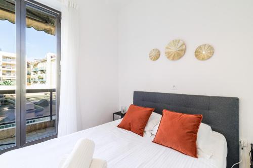 Ultra Central 2 Bdr - AC & Balcony