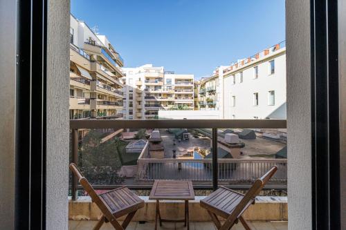 Ultra Central 2 Bdr - AC & Balcony