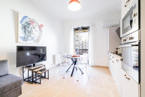 Ultra Central 2 Bdr - AC & Balcony