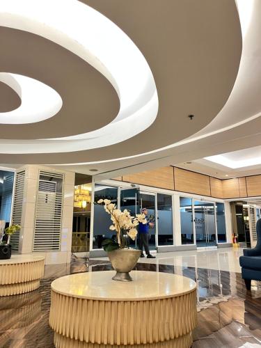 Posezení v ubytování Cousins' Haven Staycation at SHELL RESIDENCES near MOA and NAIA