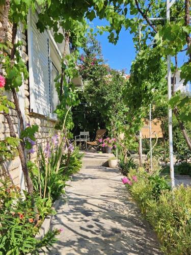 Apartments with parking space Vodice - 15228