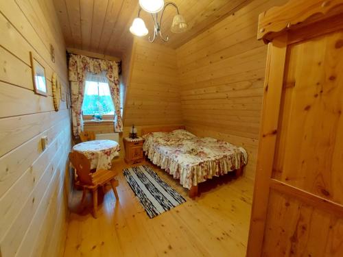 Ένα ή περισσότερα κρεβάτια σε δωμάτιο στο Smrekowa Willa