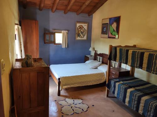 a bedroom with two twin beds and a window at Casa Amarilla in Mina Clavero