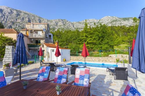 Family-friendly apartments with swimming pool Gornji Tucepi - Makarska - 17686