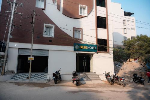 Το κτήριο όπου στεγάζεται  το ξενοδοχείο διαμερισμάτων