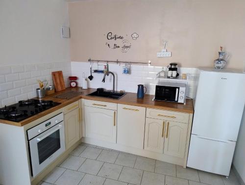 Η κουζίνα ή μικρή κουζίνα στο Gite Morvan