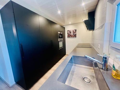 Un baño de Modern 3BR Home