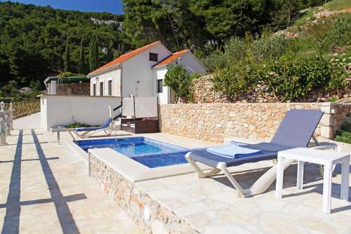 Family friendly house with a swimming pool Bol, Brac - 23787