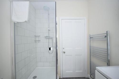 Koupelna v ubytování Leaview, Midhurst