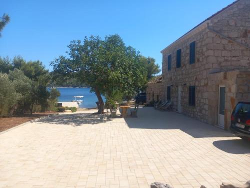 Seaside house for families with children Skrivena Luka, Lastovo - 24059