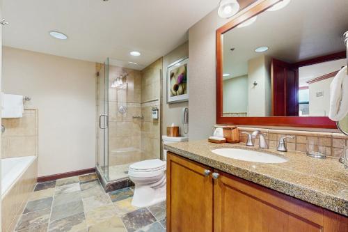 Koupelna v ubytování Everline Resort and Spa #333