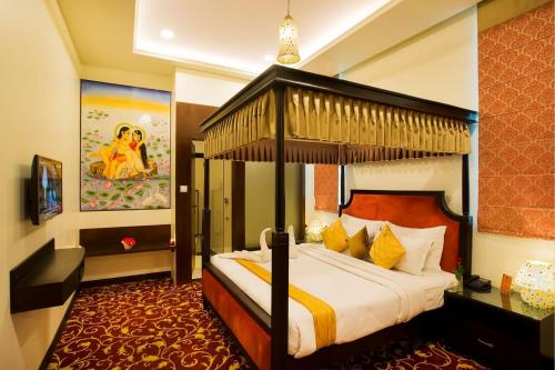 En eller flere senge i et værelse på Hotel Kapish Smart-All Pure Veg