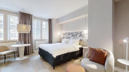 a hotel room with a bed and a chair at Radisson Blu Hotel Bremen in Bremen
