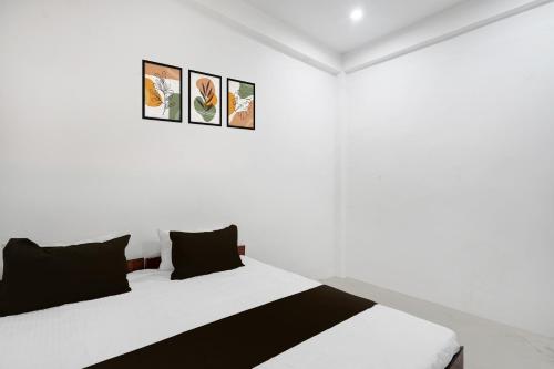 Postel nebo postele na pokoji v ubytování Hotel O Vijay Palace