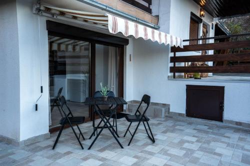 Balkón nebo terasa v ubytování Riverside Home Laura