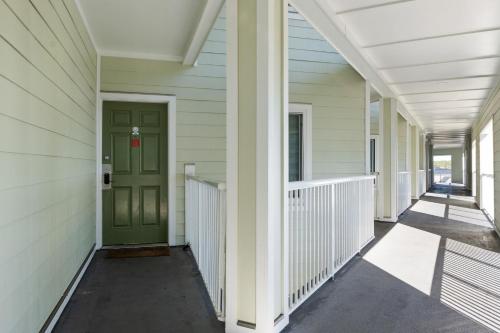 ONE More Sandy Day - 2BR 2BA Beach Condo, Sleeps 6 photo 5