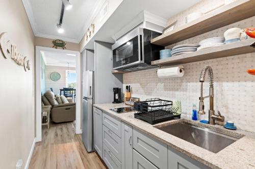 ONE More Sandy Day - 2BR 2BA Beach Condo, Sleeps 6 photo 32