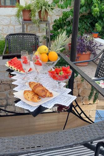 Apartments by the sea Trogir - 23144