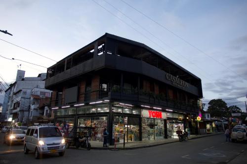 Supermarket nebo jiné obchody v  hotelu nebo okolí