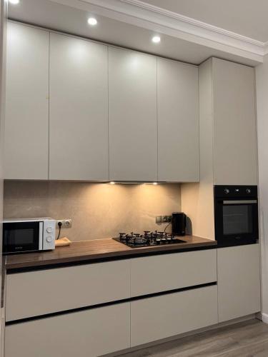 Sunrise House by Lake & Nature