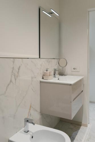 Luxury Milan Apartment - Penthouse in Historic City Center photo 17