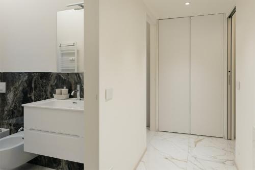 Luxury Milan Apartment - Penthouse in Historic City Center photo 24