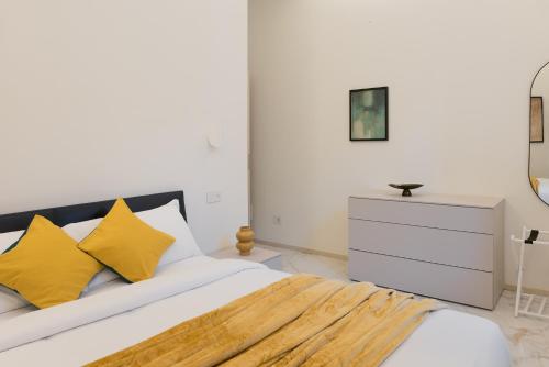 Luxury Milan Apartment - Penthouse in Historic City Center photo 14