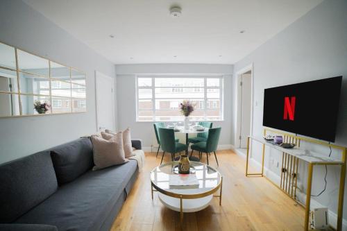 Foto Art deco 1BR apartment in popular Chelsea area 1