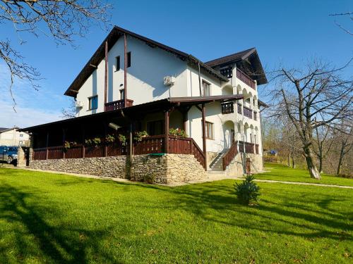 Το κτήριο όπου στεγάζεται  η παραθεριστική κατοικία