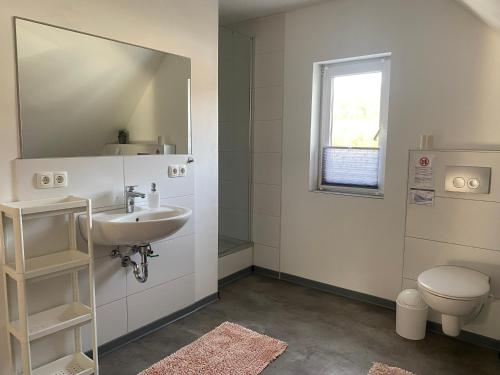 Ένα μπάνιο στο Ferienwohnung mit 4 Schlafzimmer oder 10 Schlafmöglichkeiten