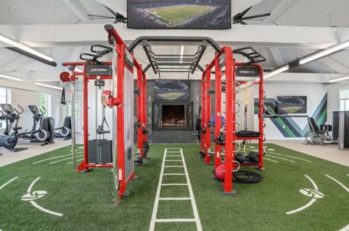 Fitness centrum a/nebo fitness zařízení v ubytování Modern 1BR Porchlight retreat