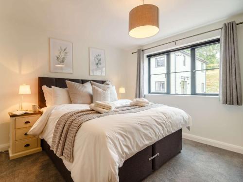 Ένα ή περισσότερα κρεβάτια σε δωμάτιο στο 2 Bed in Usk 87948