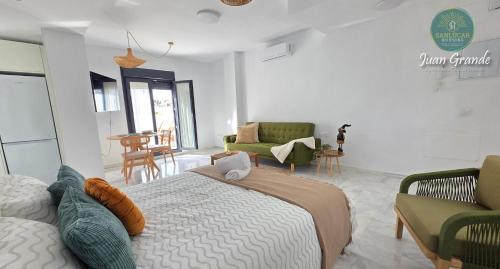 Postel nebo postele na pokoji v ubytování Apartamentos Turísticos Juan Grande by Sanlúcar Housing