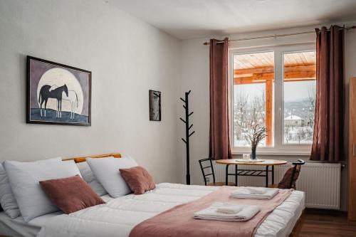 Ένα ή περισσότερα κρεβάτια σε δωμάτιο στο Guest house by the river