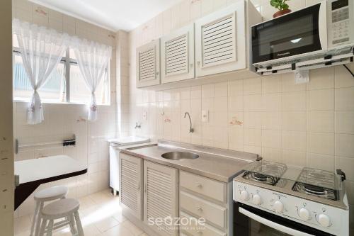 Η κουζίνα ή μικρή κουζίνα στο Apto 1 Quarto no Centro de Floripa CPX0505