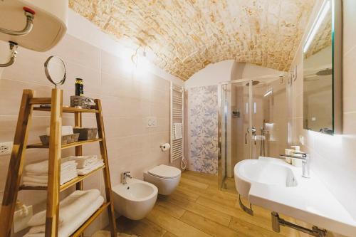 Ένα μπάνιο στο MILESTONES FAMILY SUITE - Rione Monti