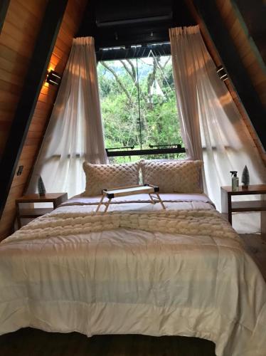 Postel nebo postele na pokoji v ubytování Chalé Recanto das Águas