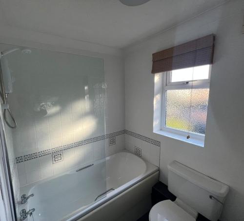 Vannituba majutusasutuses Spacious 3 Bed home situated in a beautiful area - SLEEPS 8