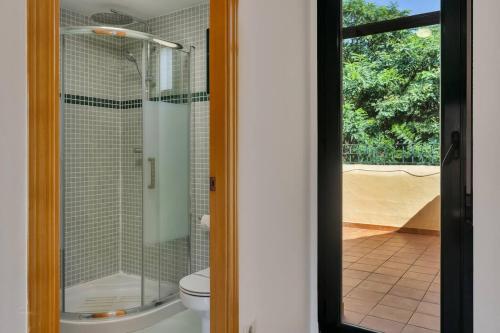 Steps to Arenal Beach - 4BR Home, Pool, Garage & BBQ
