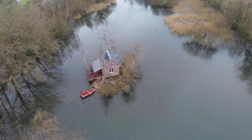 an aerial view of a house on an island in the water at Cabane atypique sur une Île in Sury-aux-Bois
