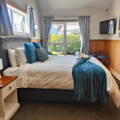 Ένα ή περισσότερα κρεβάτια σε δωμάτιο στο Huka Villas - Apartment