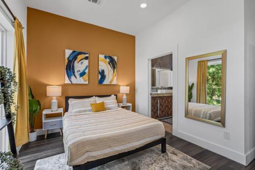 a bedroom with a bed and a mirror at The Diamanti 3BD In the Heart of Dallas in Dallas