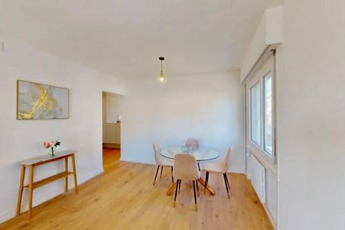 Φωτογραφία από το άλμπουμ του Spacious Minimalist Prilly 2BR Free Parking σε Renens