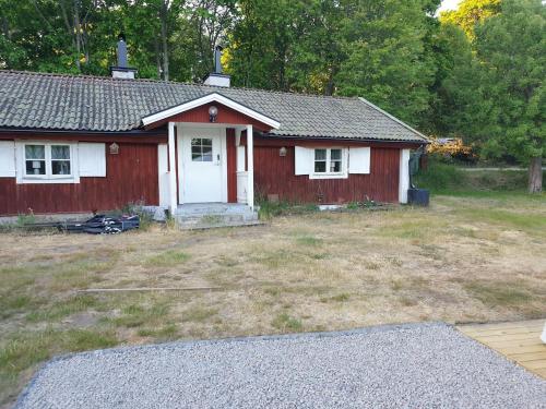 Fotografie z fotogalerie ubytování Nävekvarn, torp med bastu och badtunna nära vandringsled v destinaci Nävekvarn