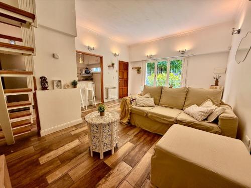 Istumisnurk majutusasutuses Casa Serena, calidez y estilo que abrazan