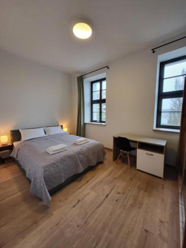 Postel nebo postele na pokoji v ubytování Apartamenty Kopernika41pl - parking, dostęp na kod, klimatyzacja, winda