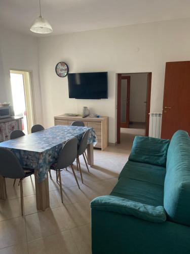 a living room with a couch and a table with chairs at Casa Relax in Simaxis