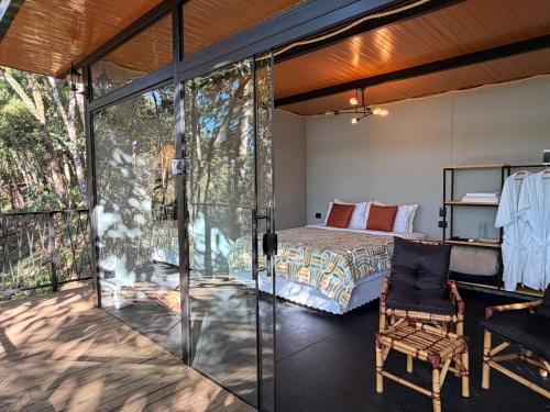 Una cama o camas en una habitación de Chalés Villa Alecrim